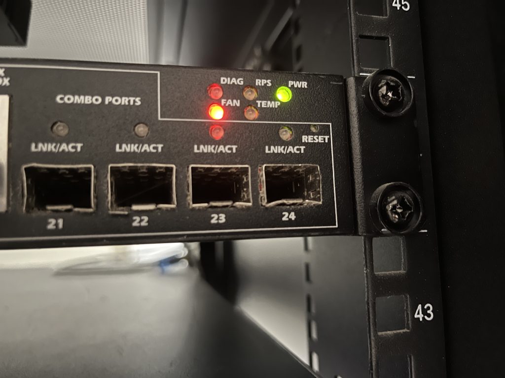 Network switch with a fan warning